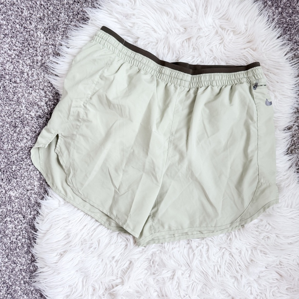 Nike Dri-FIT Running Shorts Women’s Large Green Zip Pocket